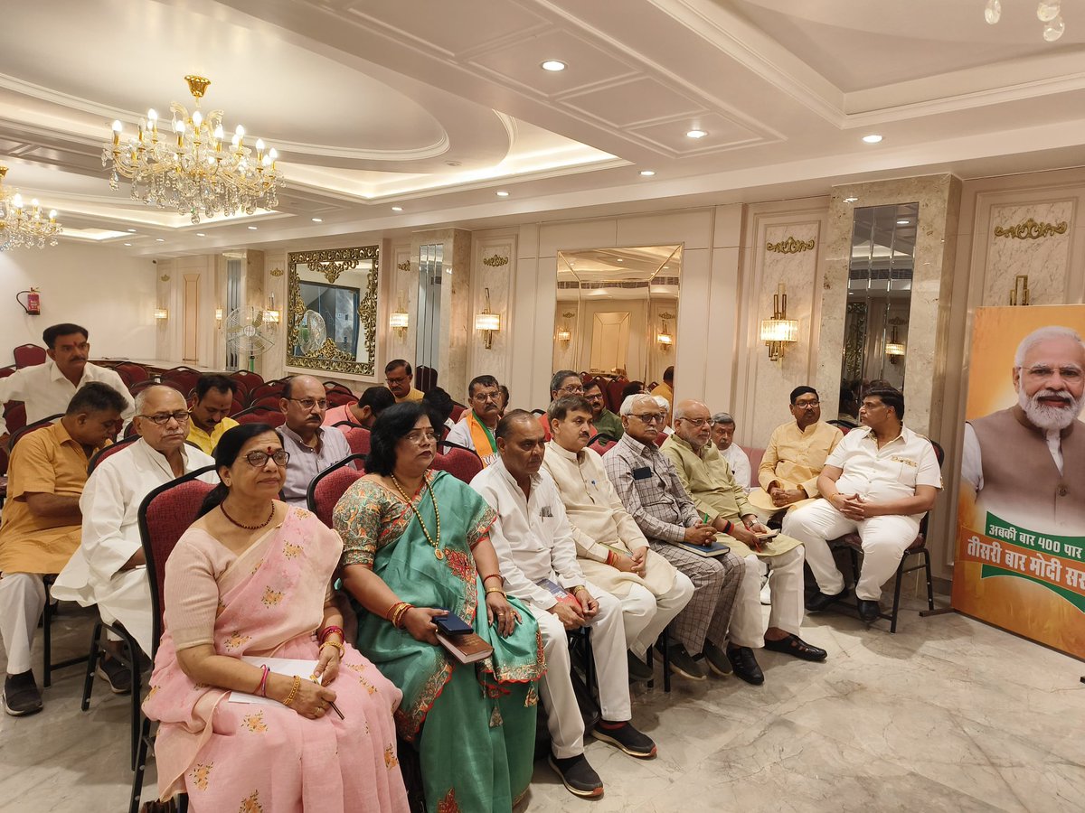 आज कानपुर में कानपुर लोकसभा संयोजक, प्रभारी एवं विधानसभा संयोजक, प्रभारी , विस्तारक एवं वरिष्ठ कार्यकर्ताओं की बैठक संबोधित की I