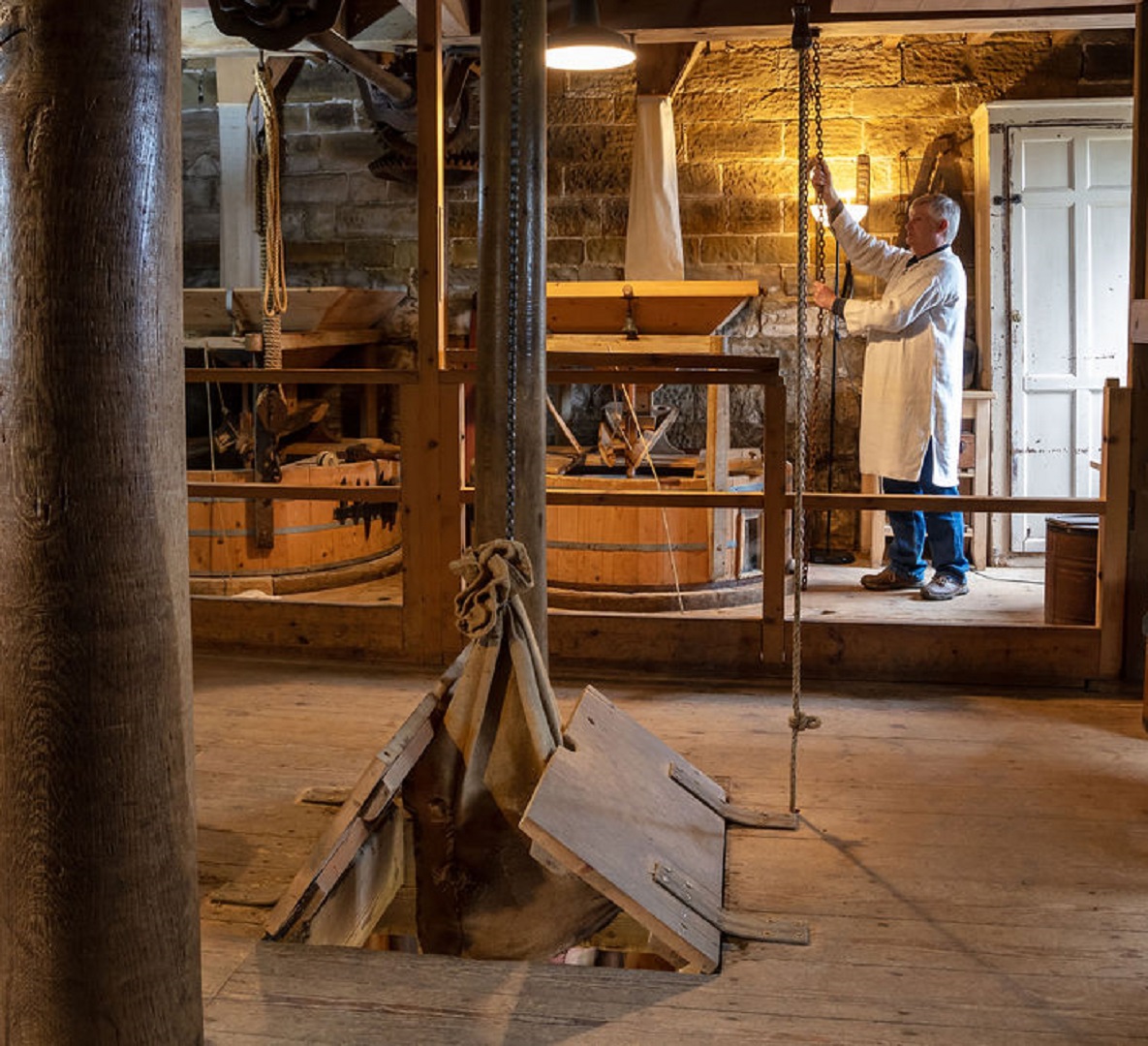🌾Experience the timeless charm of @NThardwick Stainsby Mill during National Mills Weekend! 📆11 - 12 May Step into history this weekend with FREE entry to the enchanting Victorian watermill ⬇ shorturl.at/bgpI2 📷National Trust/Jon Scrimshaw #DerbyUK #Mill #FreeEntry