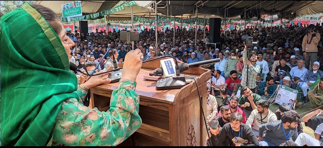 1JKPDP's tweet photo. IT IS A TSUNAMI 💚🔥
Mehbooba Mufti addresses a mammoth rally in Chadoora, Budgam in favour of Central Kashmir LS PDP candidate Waheed Rehman Parra.
Thousands of people participated in this mega rally.
#Vote4Waheeed
#Vote4PDP
#Resist2Exist
@MehboobaMufti @parawahid @jkpdp https://t.co/x2NuGQj0Sa