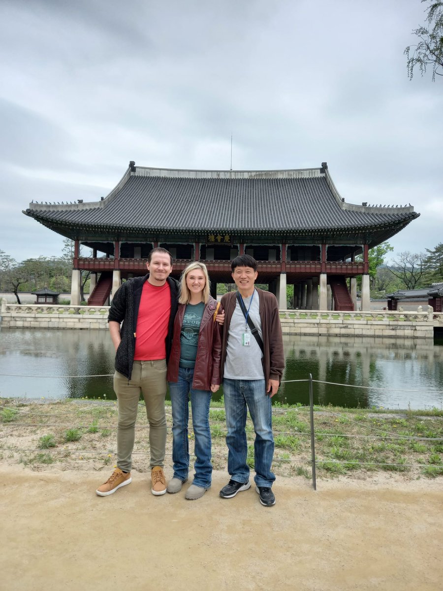 GoWithGuide's tweet image. Come with us to #seoul, where local expert guide and #history lover Paul K. took traveler Austin M. and his family on “An Amazing, Educational Visit Through Seoul&apos;s History”.
Photo credits: Austin M/ (traveler) and Paul K. (tour guide) check him out here! gowithguide.com/supplier/40739