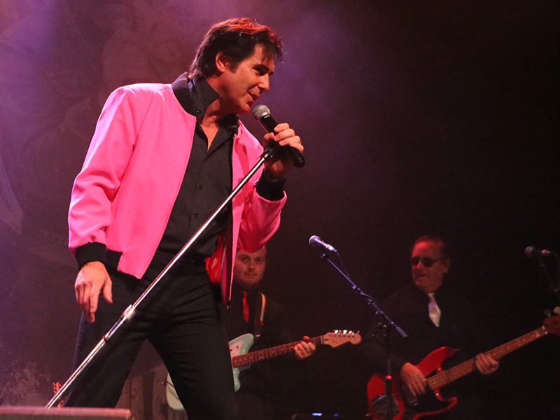 🎶 Hot Dog! 🌭 Experience the story of Shaky in A Whole Lotta Shakin': The Shakin' Stevens Story! The rags-to-riches story based on the 40 hits of the Rock‘n’Roll icon! All the hits & loads of nostalgia. 🎸 Whole Lotta Shakin' 📅 Sat 11 May, 7:30pm 🎟️ stantonburytheatre.ticketsolve.com/ticketbooth/sh…
