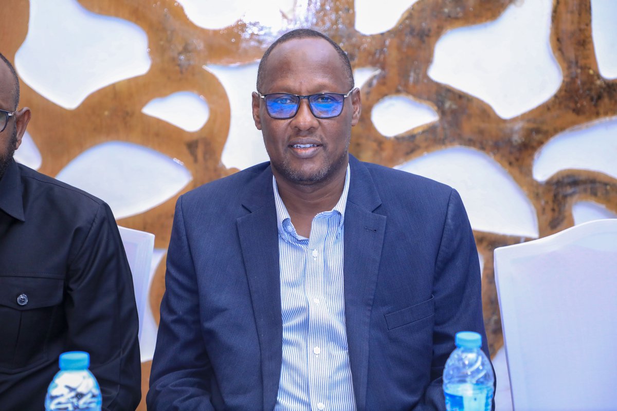 Minister Ali Yusuf Ali-Xoosh kicked off the Consultation Meeting with the FMSs and BRA on Reviewing of #SNID Operationalization Strategy. Director Abdiweli Timacade outlined the meeting's goals, underlined the crucial role of FMSs in rolling out the #nationalID system across 🇸🇴.