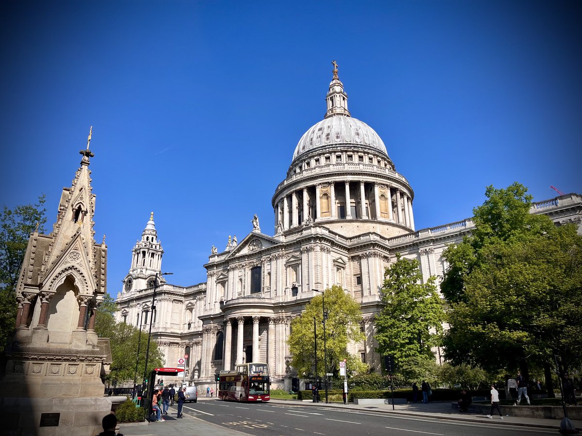 And that’s how London gets you. Weeks of steely greyness… then this. 😍