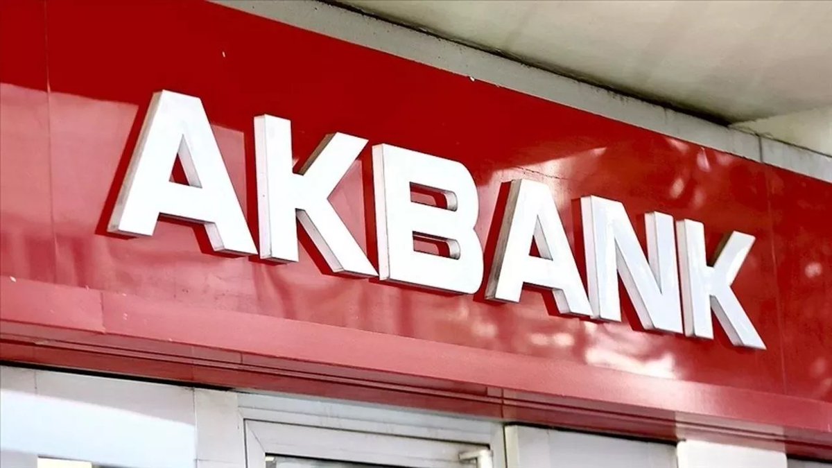 Akbank'ta hesabı olan çok sayıda müşteri, izni olmadan para çekildiğini iddia etti. (Halk TV)