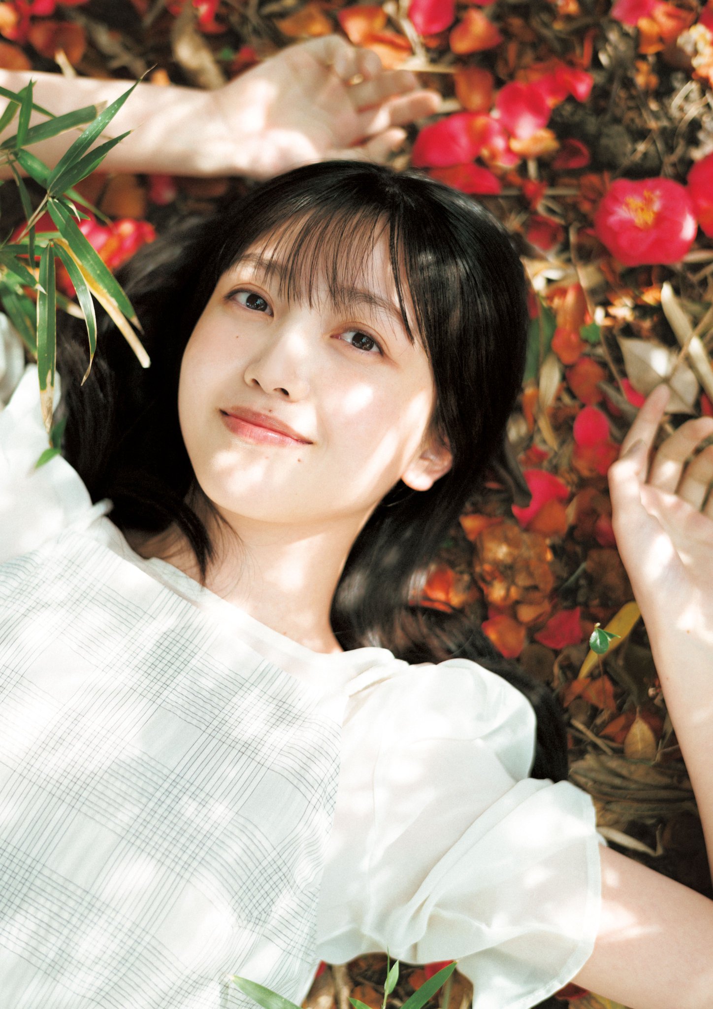 1st写真集『交差点』発売！乃木坂46久保史緒里さん直筆サイン