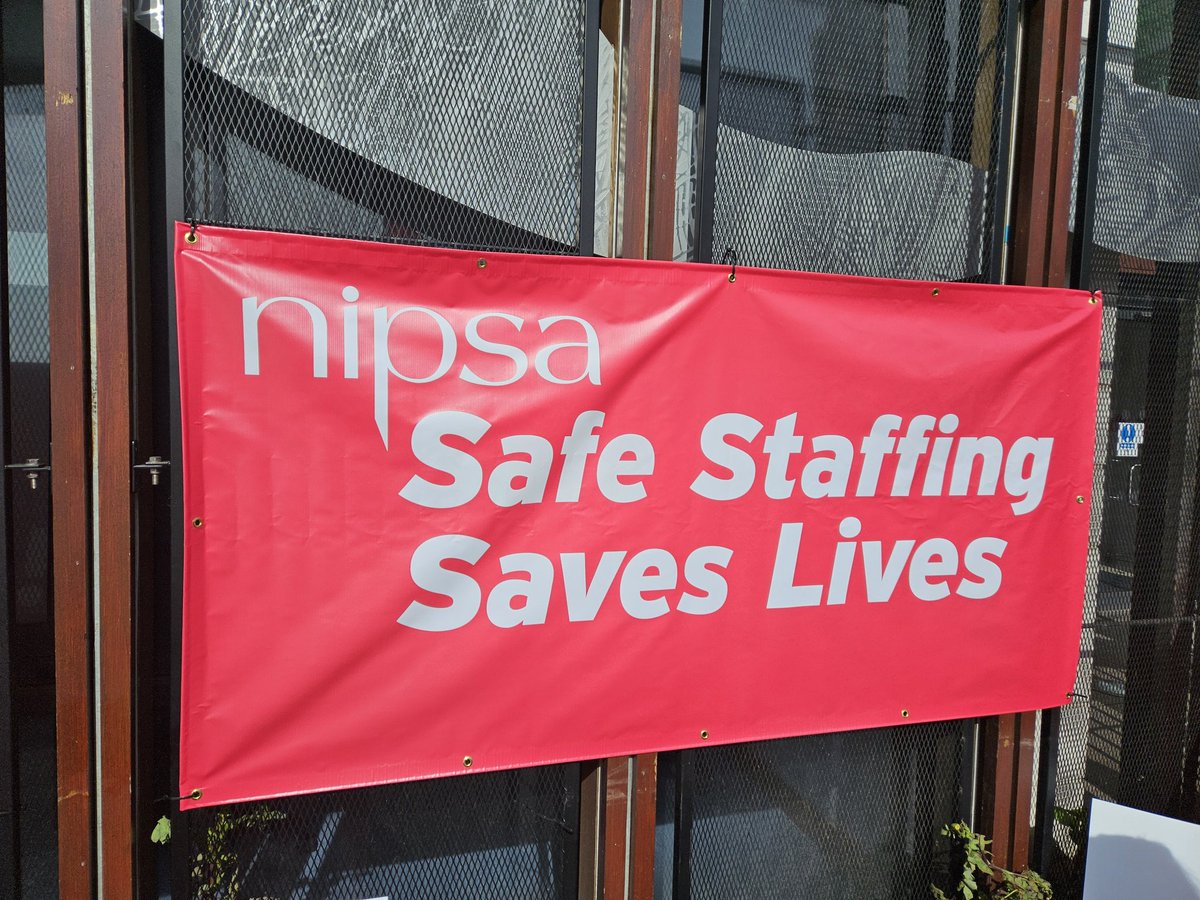 Supporting social workers out on strike who are protesting for safe staffing and services for Family & Childrens' services.

#UpTheWorkers
#SafeStaffingSavesLives
#NIPSA