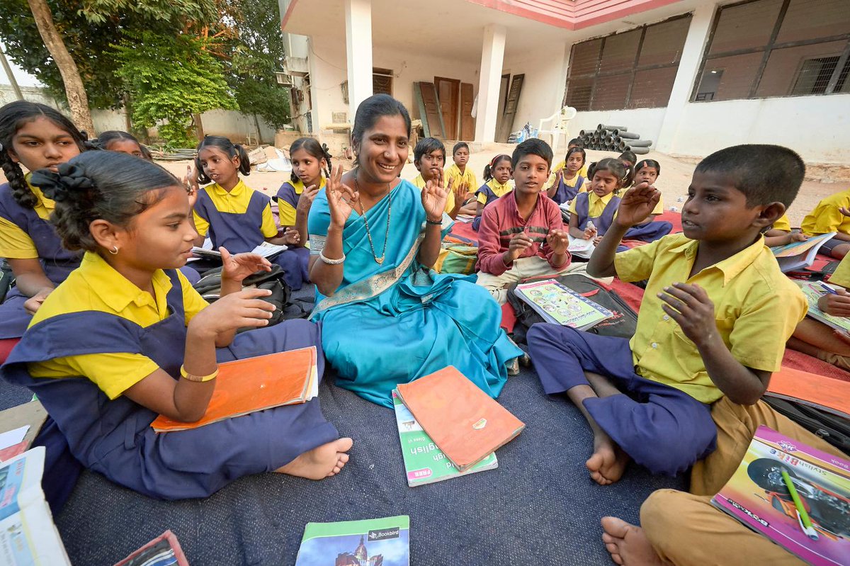 🙏This week we are praying for #India🇮🇳, #Pakistan🇵🇰 and #SriLanka🇱🇰 - giving thanks for the diversity of peoples in these countries and for the resilience of minority religious groups and those on the margins of society. 📷 Paul Jeffrey/Life on Earth #EcumenicalPrayerCycle