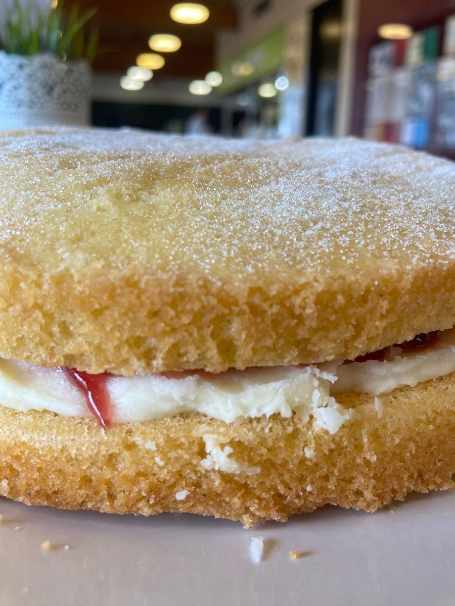 LilyandLimeLD's tweet photo. Our delicious homemade victoria sponge goes great with a cup of tea!
Why not pop in for a slice?
#eatwelldogood #seeingpotential #homemade #victoriasponge https://t.co/BPSUbMKSIM