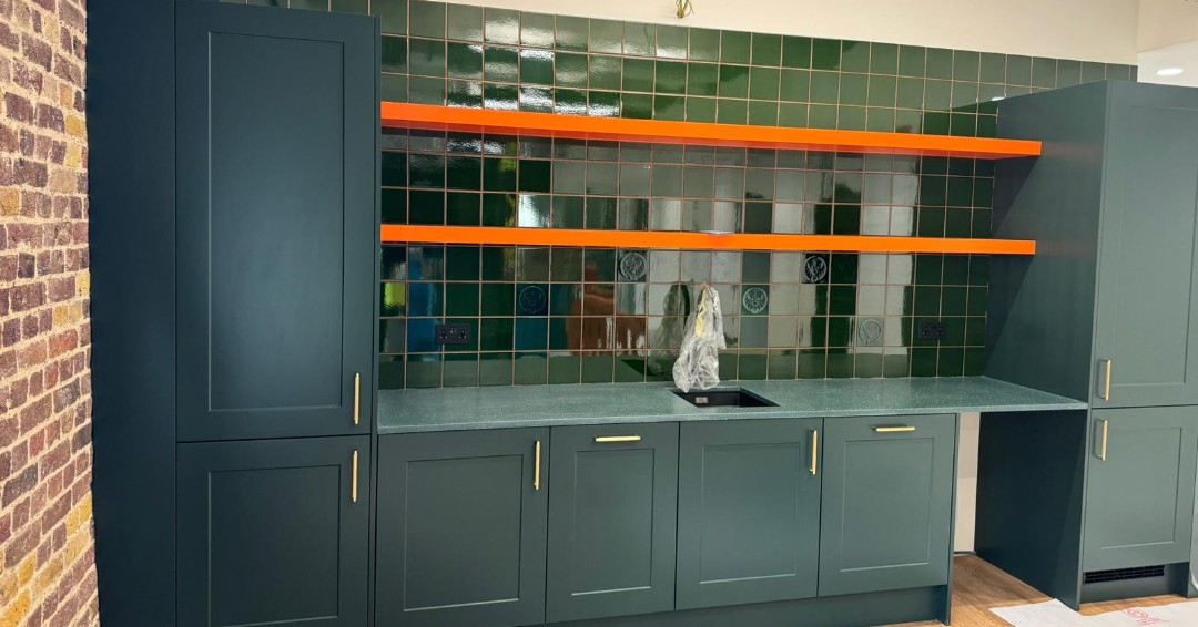 Here's another update from our London Bridge project. We manufactured bespoke office kitchens/tea points for our client - both functional and aesthetically pleasing in order to foster natural workplace interaction. 💚

#BespokeKitchens #TeaPoints #CommercialInteriors