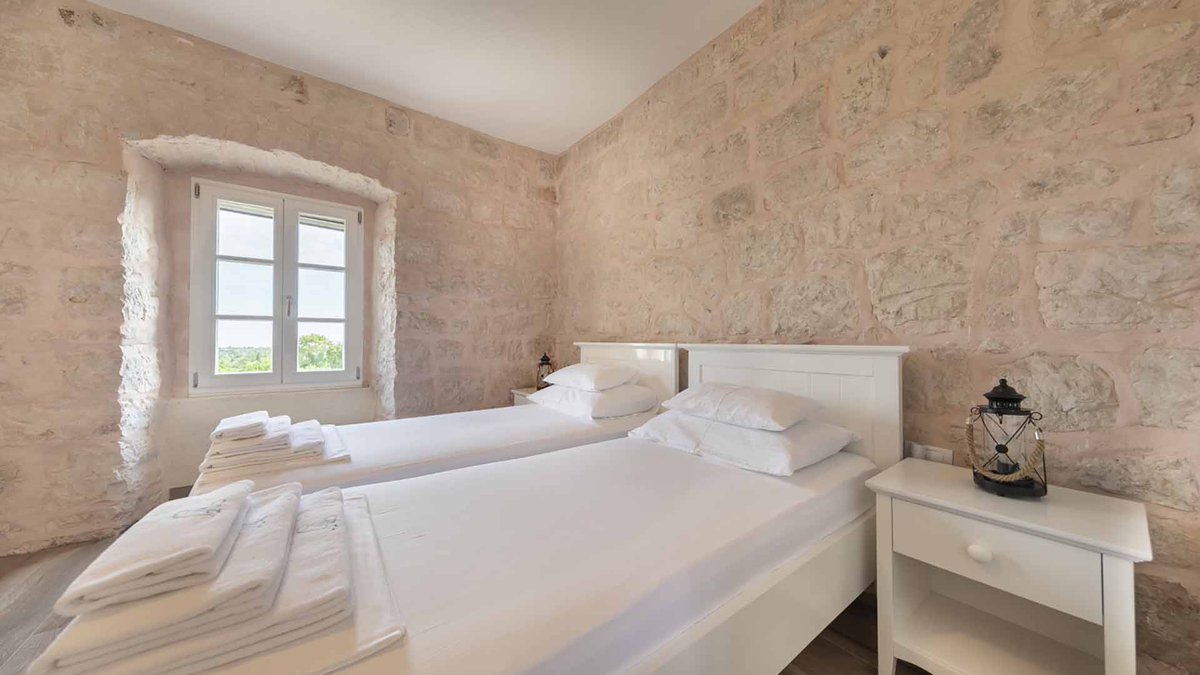 Ready to escape to a luxury villa near Dubrovnik? Experience Villa Joe in Čilipi with stunning views and premium amenities. Book now at escapian.com/en/villas/vill… #LuxuryTravel #VacationGoals #Escapian
