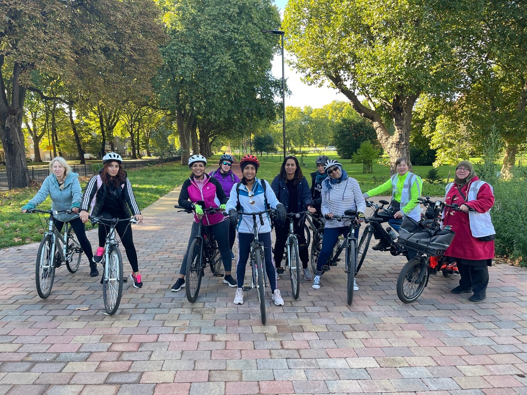 Are you a woman living, working, or studying in Islington, looking to gain more confidence in your cycling?! 🚲 We've partnered with @JoyRidersUK to offer a programme of women-only beginner's sessions on Mondays. Find out more, and sign-up via the link below 👇