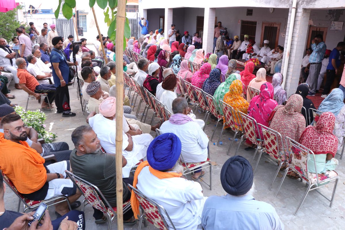 VijayIndrSingla's tweet photo. ਹਲਕਾ ਨਵਾਂਸ਼ਹਿਰ ਦੇ ਪਿੰਡ ਜੱਬੋਵਾਲ ਦੇ ਲੋਕਾਂ ਵੱਲੋਂ ਨਿੱਘਾ ਸਵਾਗਤ ਕੀਤਾ ਗਿਆ। ਮੈਂ ਤੁਹਾਡਾ ਦਿਲੋਂ ਧੰਨਵਾਦੀ ਰਹਾਂਗਾ।ਇੰਨ੍ਹੀ ਗਰਮੀ ਹੋਣ ਦੇ ਬਾਵਜੂਦ ਵੀ ਤੁਸੀਂ ਆਪਣਾ ਅਥਾਹ ਪਿਆਰ ਦਰਸਾਇਆ ਹੈ।ਲੋਕਾਂ ਵੱਲੋਂ ਮਿਲ ਰਹੇ। ਅਥਾਹ ਪਿਆਰ ਨੇ ਕਾਂਗਰਸ ਪਾਰਟੀ ਦੀ ਜਿੱਤ 'ਤੇ ਪੱਕੀ ਮੋਹਰ ਲੱਗਾ ਦਿੱਤੀ ਹੈ।
#Nawashahar #Rahon #Loksabhaelections2024
#Gintikaro #Bhartibharosa #Pehlinaukripakki #Kisaanmspguarantee #1lakhmahalakshmi #Inc #Congress #Nyaypatra #Bharatjodoyatra #Bharatjodonyayyatra #Rahulgandhi #Vijayindersingla #Punjab #Congress #Punjabcongress #Youthcongresspunjab #Haathbadlegahalaat #Innovativesangrur #HomiBhabhaCancerHospital #Pgisangrur #Pwdminister #SangrurDevelopment #Shaandarsangrur #Saloh #Karyam #Sauna #Bhangalkalan