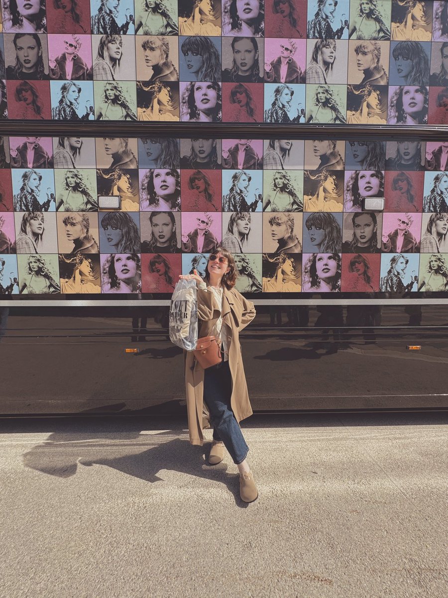 AngelineLayet's tweet image. ✨ I&apos;m so in love that I might stop breathing
See you tomorrow @taylorswift13 🎀
~ #ParisTSTheErasTour @taylornation13