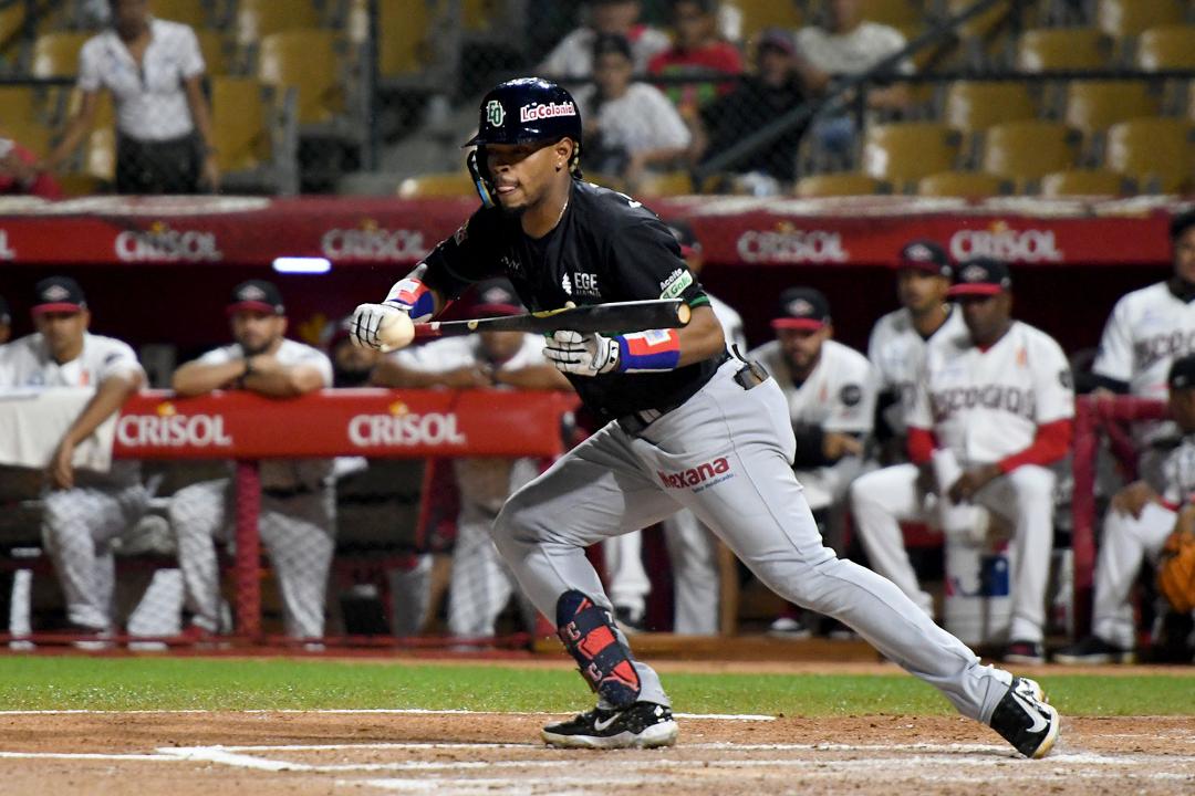 José Tena (Cleveland) bateó ayer de 5-3, en AAA. Tena (.239/.282/.607) tuvo su 3er. JJ de 2 o más H en mayo, mes en el cual no se ha ido en blanco en 6 JJ: de 24-10 (.417), con .440 de OBP.