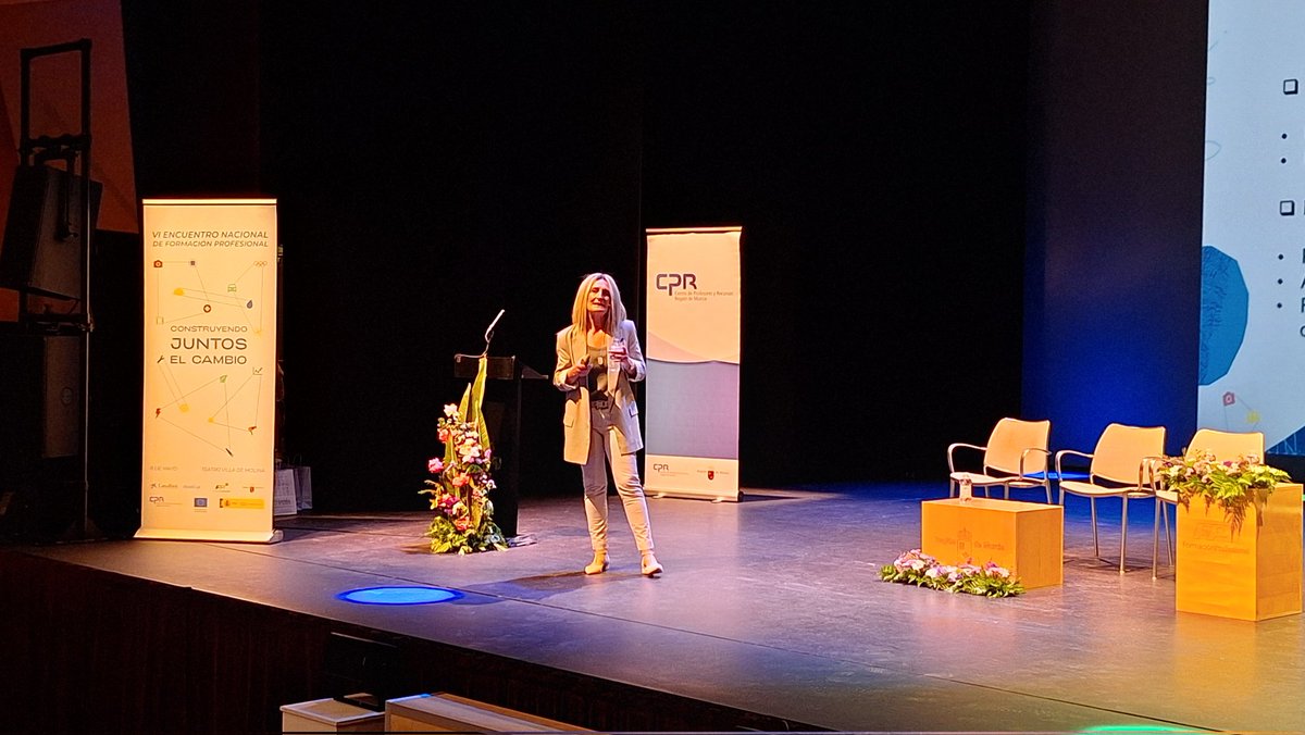 CPR Región de Murcia (@cprregionmurcia) on Twitter photo 📢Comienza la ponencia de Ana María Gómez, Jefa de Servicio de <a href="/FProfesionalRM/">Formación Profesional RM</a> , sobre las incertidumbres, retos y oportunidades de la nueva ley de #FP 👉 "VI ENCUENTRO NACIONAL DE FORMACIÓN PROFESIONAL"
<a href="/Educarm/">Educarm</a> <a href="/FProfesionalRM/">Formación Profesional RM</a> <a href="/CABK_Dualiza/">CaixaBank Dualiza</a> <a href="/TeatrodeMolina/">Teatro Villa Molina</a> <a href="/AytMolinaSegura/">Ayuntamiento de Molina Segura</a> 📢Comienza la ponencia de Ana María Gómez, Jefa de Servicio de <a href="/FProfesionalRM/">Formación Profesional RM</a> , sobre las incertidumbres, retos y oportunidades de la nueva ley de #FP 👉 "VI ENCUENTRO NACIONAL DE FORMACIÓN PROFESIONAL"
<a href="/Educarm/">Educarm</a> <a href="/FProfesionalRM/">Formación Profesional RM</a> <a href="/CABK_Dualiza/">CaixaBank Dualiza</a> <a href="/TeatrodeMolina/">Teatro Villa Molina</a> <a href="/AytMolinaSegura/">Ayuntamiento de Molina Segura</a>