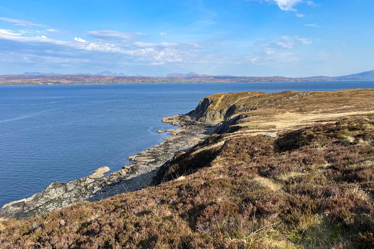 Our latest new route is this wonderful rugged circular route linking Inverie, Sandaig and Doune on the western coast of Knoydart. Big thanks to @knoydartranger for suggesting this route for Walkhighlands. walkhighlands.co.uk/fortwilliam/in…