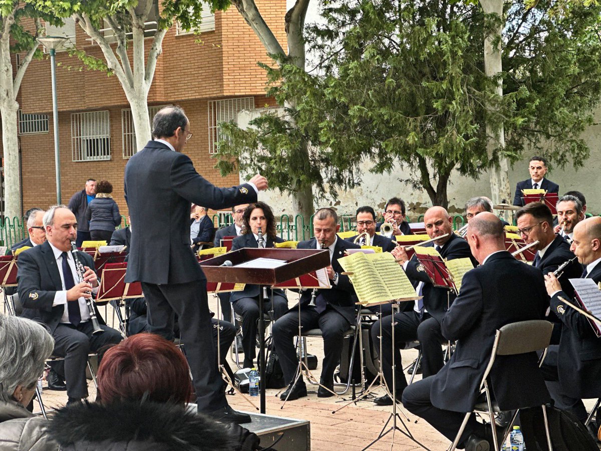 📣📣La Banda Sinfónica Municipal de #Albacete llega al centro de Albacete con un nuevo concierto de ‘La Banda en tu Barrio’ 📍Plaza de la Constitución 🗓️mañana ⏰19:30 h