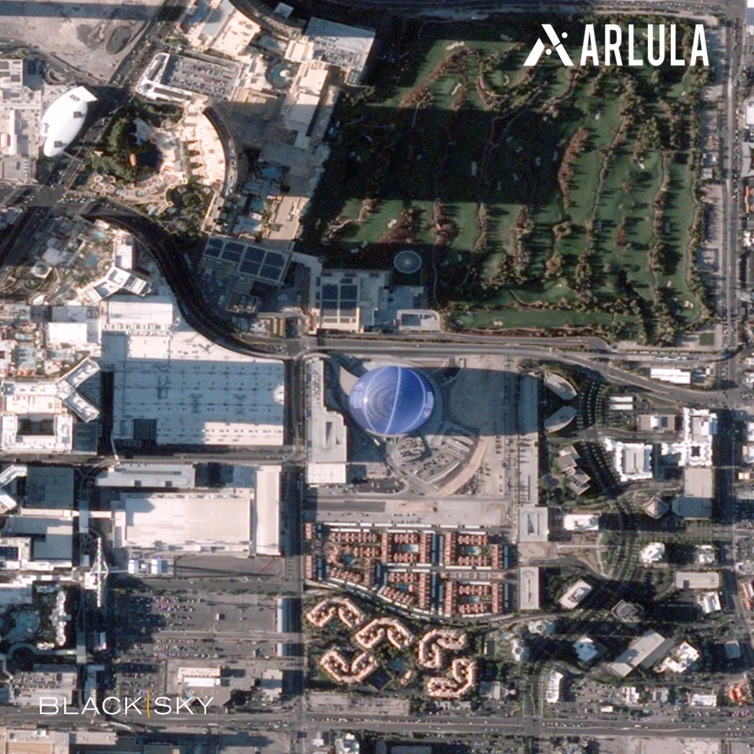 🛰️SatSnap: Las Vegas' Iconic #TheSphere! Captured by @BlackSky_Inc 

Over 5 years and $2.3 billion invested, this innovative structure boasts 3000 tons of steel and cutting-edge tech. Using #satelliteimagery, we can compare its construction from 2021 and 2023.

Follow for More!