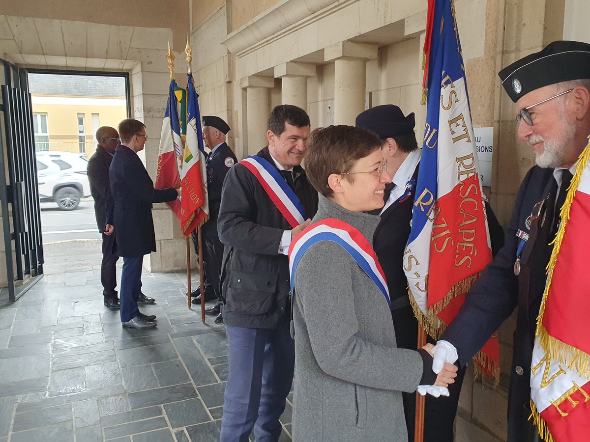 Une cérémonie commémorant la Victoire du 8 mai 1945 a eu lieu au sein de @EpsmMarne à #Châlons. Un hommage a été rendu aux 3 agents de l'établissement décédés par faits de guerre et plus largement à tous les soignants qui ont donné leur vie. #psychiatrie #8mai45 #DevoirdeMémoire