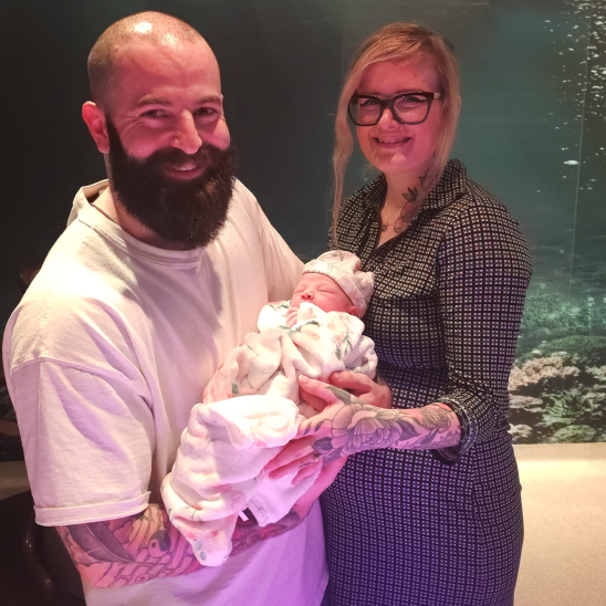 A Silverdale couple have double the cause for celebration, getting engaged shortly after welcoming their daughter Robyn into the world at the Royal Stoke. 👶💍💕 Ben Gallagher popped the question to partner Alex Bowser at our Midwife Birthing Centre ➡️ uhnm.nhs.uk/latest-uhnm-ne…