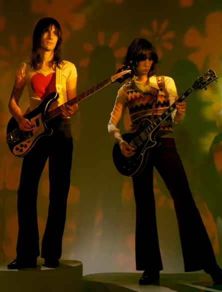 janolyne's tweet image. คนไทยช่วยซื้อวง The Lemon Twigs ได้ไหม 2 อัลบั้มล่าสุดมันดีจริง ฟังง่ายโคตรเลยด้วย เป็นวงที่ไม่ได้แค่ทำเพลงให้ดูเก่าอะ ไอ้สองพี่น้องนี่มันเหมือนหลุดมาจากยุค 70s จริงๆ ทั้งเสื้อผ้าหน้าผม