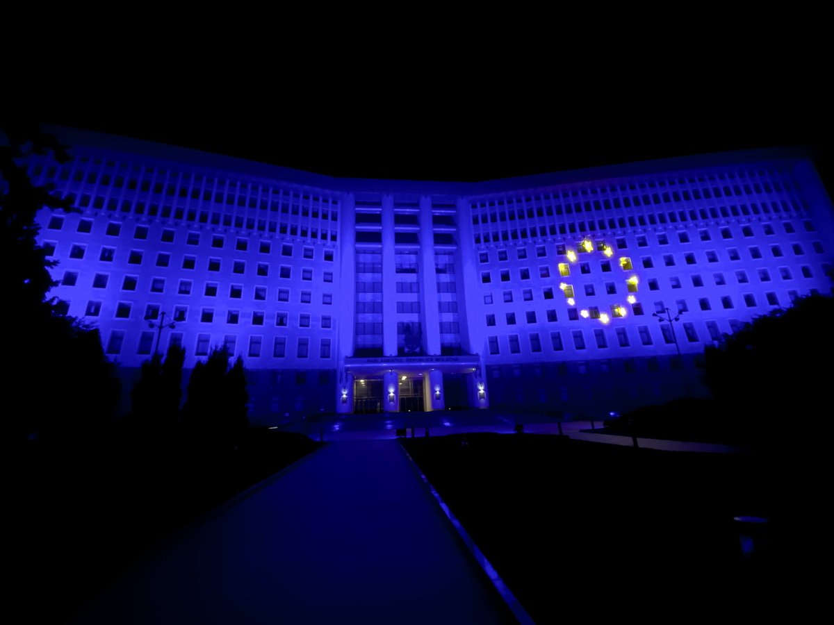 On the eve of Europe Day, the Parliament building will be festively lit in the colors of the EU flag. On May 8, at 21:00, come on to celebrate together the peace and unity. #EuropeanUnion #EuropeanParliament
