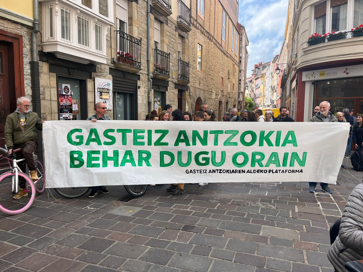 👉 La plataforma en favor del #GasteizAntzokia pide una solución ya para este proyecto estratégico 

👉 Denuncian que la falta de voluntad del Ayuntamiento de #Gasteiz ha puesto en jaque esta iniciativa y es el propio consistorio, dicen, el que tiene que aportar soluciones