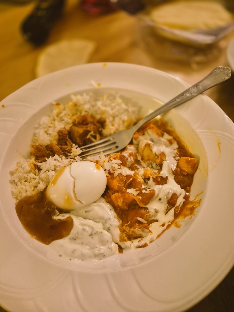 #BankHoliday dinner ... chicken madras, my Dad's homemade chicken & potato vindaloo, rice's, naan, poppadoms, raita, chutneys, soft boiled eggs, wines, and water ! 

Lovely way to end the long weekend ... xx