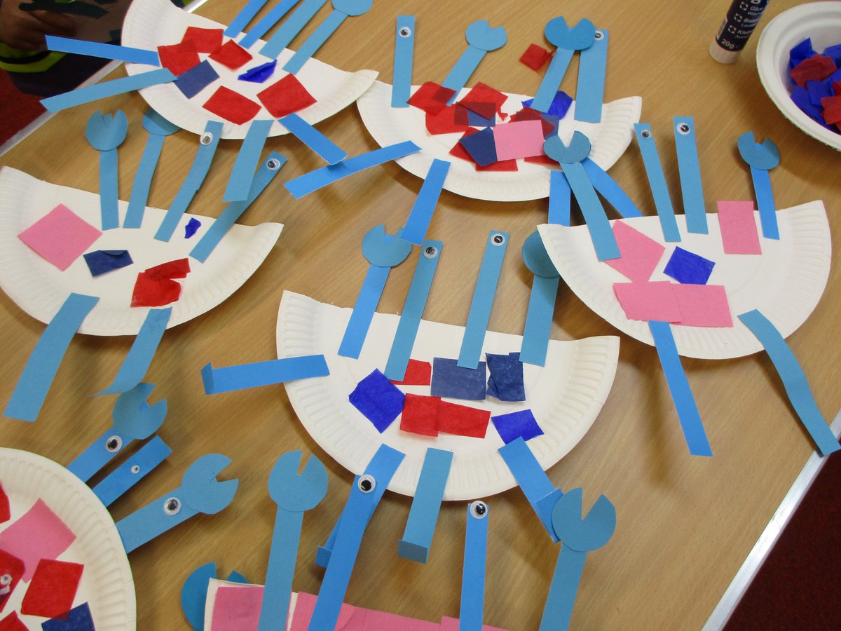 LancsLibraries's tweet image. St. Oswald&apos;s reception class had a brilliant time visiting #LongtonLibrary, where they enjoyed listening to stories and made #LancsLittleSteps Clara the Crab characters.