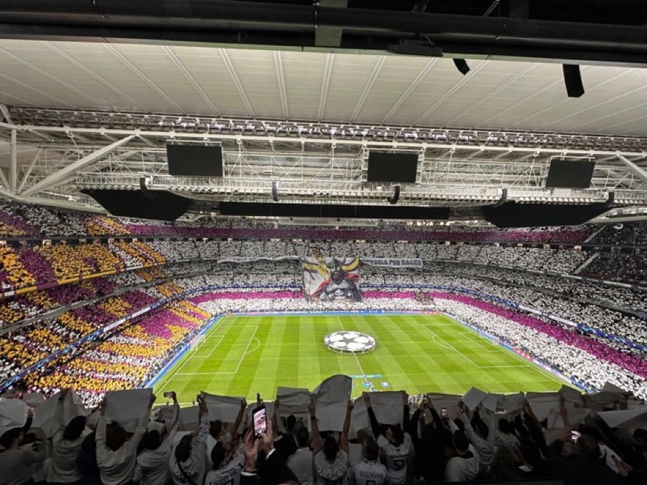 🚨 TIFO for tonight: 

“Real Madrid never surrender.”

@AranchaMOBILE @RM4Arab