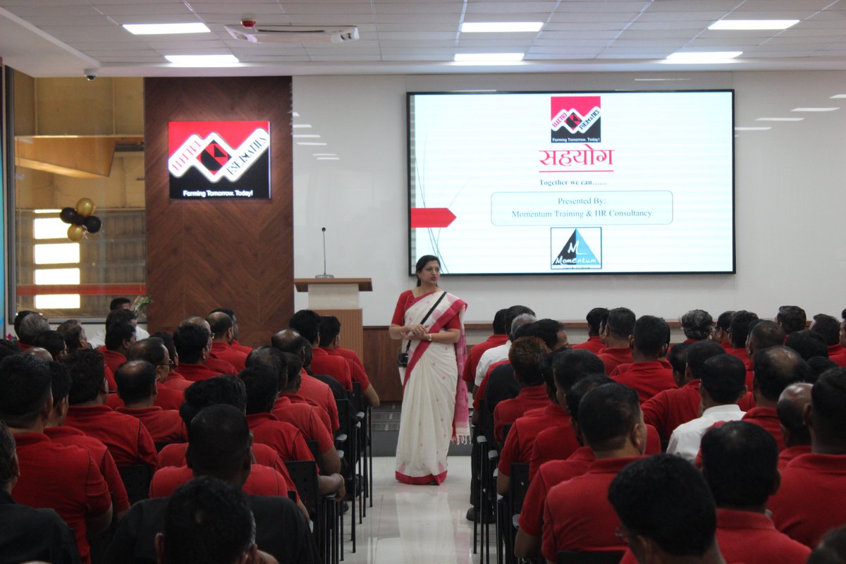 WeAreEPHL's tweet photo. #Electropneumatics had organised a special program "𝐒𝐚𝐡𝐚𝐲𝐨𝐠/ 𝐓𝐨𝐠𝐞𝐭𝐡𝐞𝐫 𝐖𝐞 𝐂𝐚𝐧"for our workers on accountability and quality of their work &amp; to appreciate and recognise their significant role in company's success, just like our other staff members.#TogetherWeCan https://t.co/Qcj0A5TVVv
