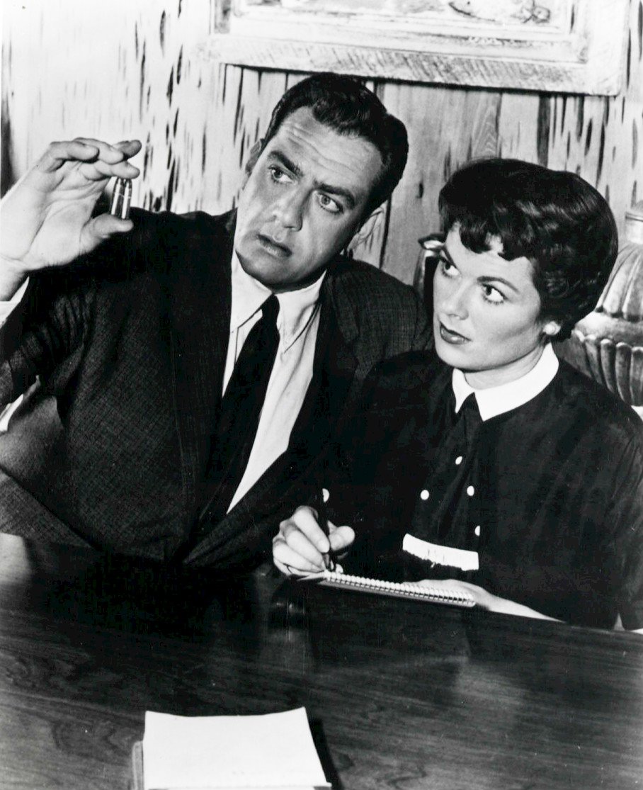 #RaymondBurr

and

#BarbaraHale

star in

tv series 

#PerryMason (1957 - 1966)