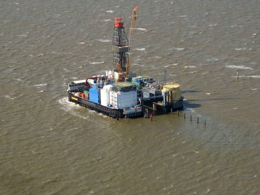 Władze Szlezwiku-Holsztynu zdecydowały, że Mittelplate - jedyna 🇩🇪platforma wiertnicza (na Morzu Północnym) - zakończy działalność w 2041 r. z upływem bieżącej licencji. Mittelplatte odpowiada za 43% wydobycia ropy w🇩🇪. Co ciekawe, platformę można zobaczyć gołym okiem z wybrzeża.