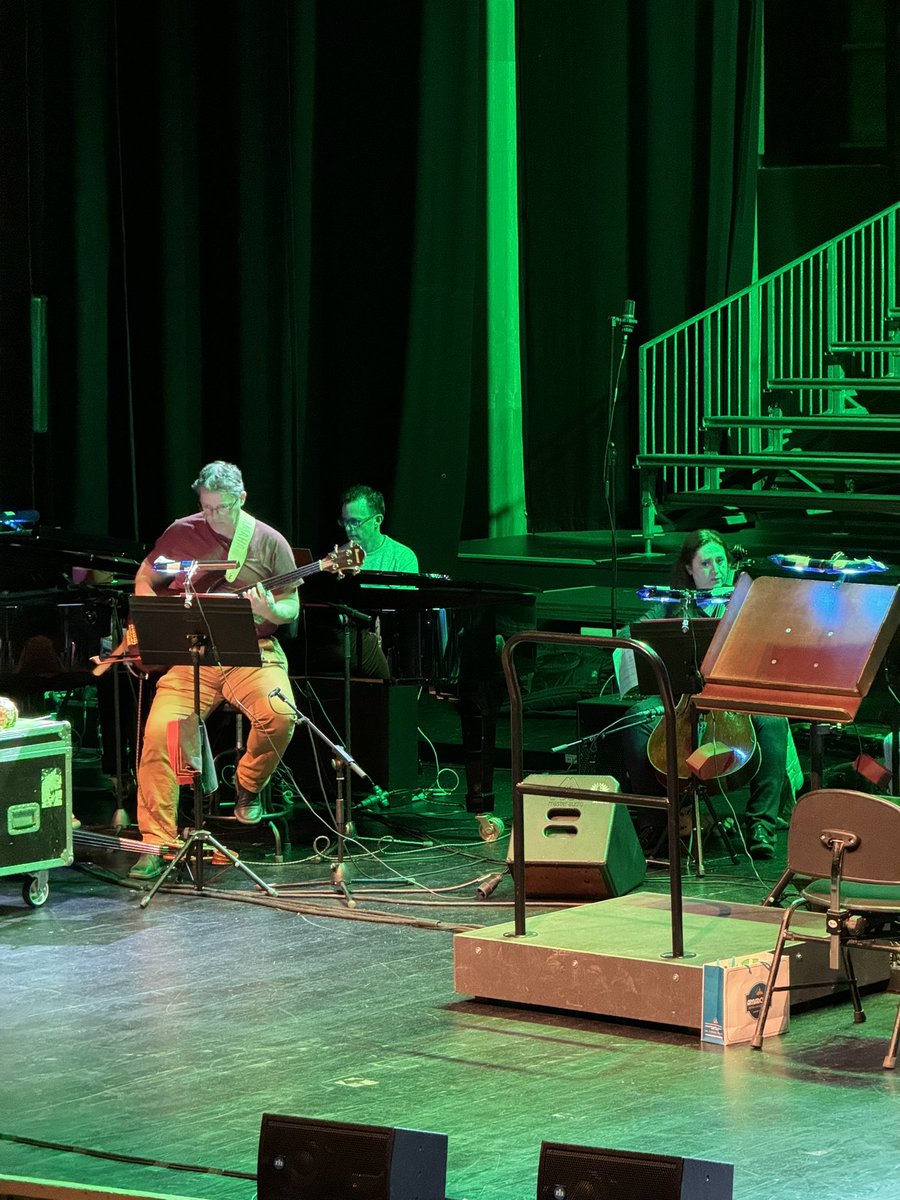 Último ensayo de #Cantania2024 antes de su estreno esta tarde en el #LienzoNorte a las 19h 🕖
¡Últimas entradas disponibles para las funciones del 8 y 9 de mayo! 👏🏼
🎟️ Hazte con la tuya en nuestra web
bacantix.com/Entradas/WebFo…

🥥🛳️🎶