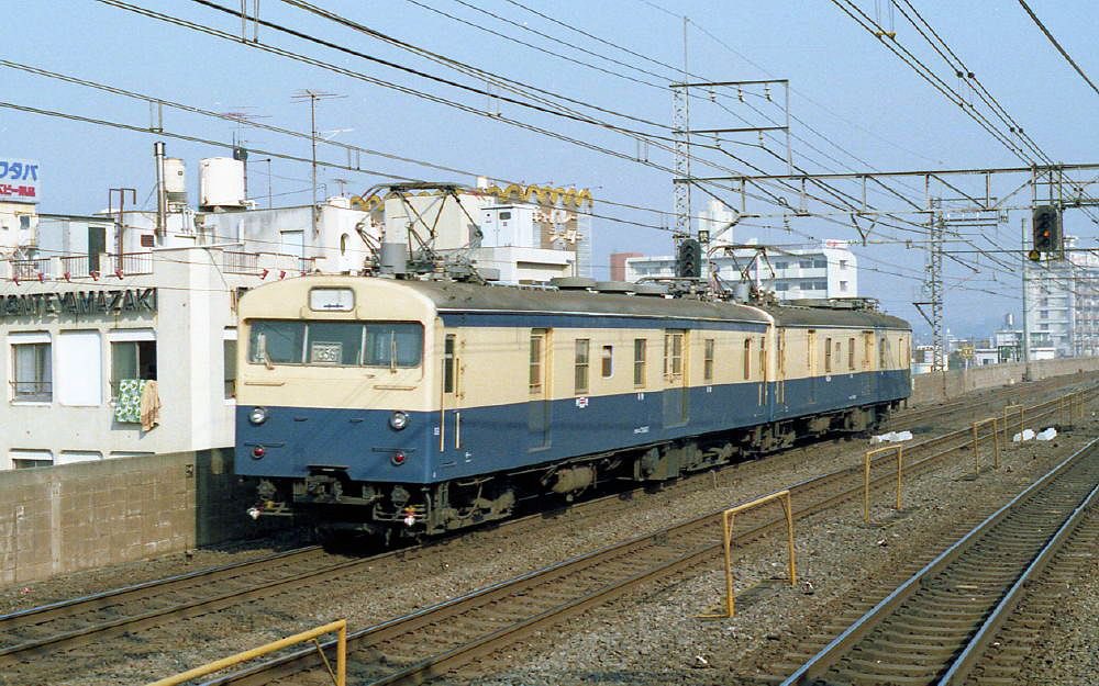 このツイートを見た人はスカ色の写真をはれ スカ色のクモユニ74は総武