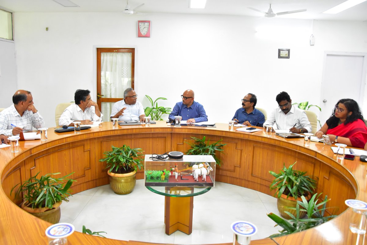 #MANAGE & #RySS Officials convened for first #Dialogue on a new partnership to promote #NaturalFarming across diverse #AgroClimaticZones, on May 7th, 2024.

@AgriGOI | @MediacellMANAGE | @Chandraagri | @mamtajain
