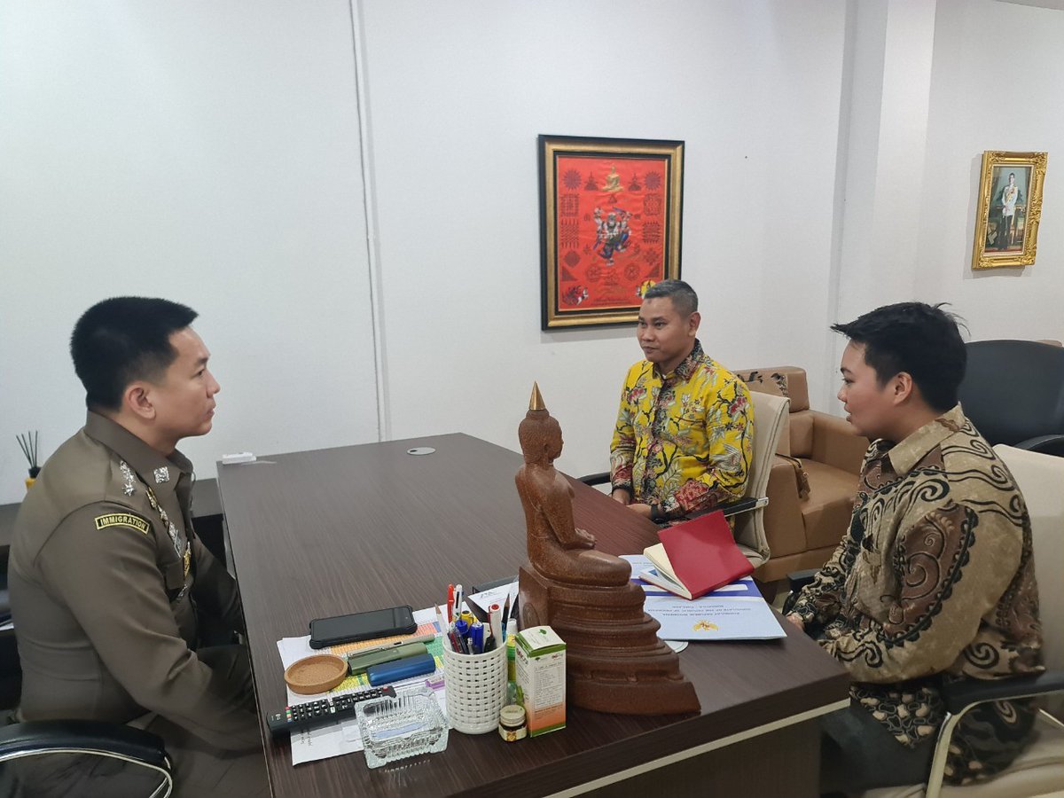 1 Mei 2024
Kunjungan ke Kantor Imigrasi provinsi Songkhla

#rintiskemajuan #krisongkhla #IniDiplomasi #inidiplomasi #indonesiainsongkhla #indonesiamaju #kemlu_ri #IndonesiaMaju #sahabatkemlu #indonesiathailand #indonesiauntukdunia #อินโดนีเซียสงขลา