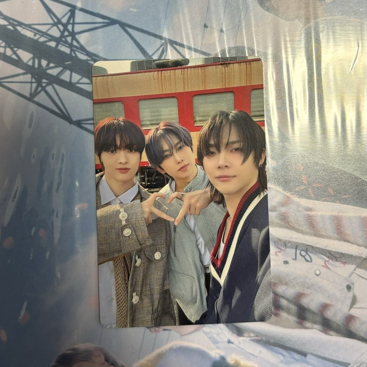 ms_oth's tweet photo. @__2rara_ 検索より失礼致します。
当方が所持している画像のユニットトレカと💕を付けたトレカとの交換は可能でしょうか？
ご検討いただけますと幸いです。 https://t.co/GIyS0zjiiU