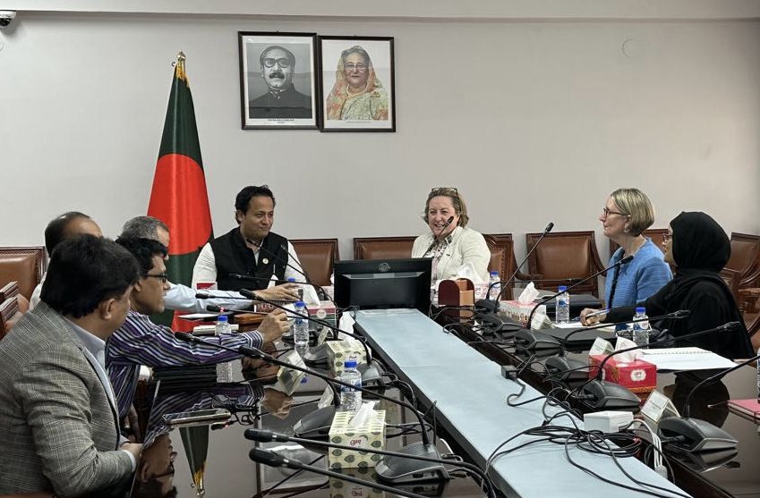 Pleased to meet #Bangladesh Education Minister Mohibul Hassan Chowdhoury to discuss progress on gender parity in education. Great discussions on girls' education, and technical & vocational skills. These will be critical to maximising economic growth @FCDOGovUK @UKinBangladesh
