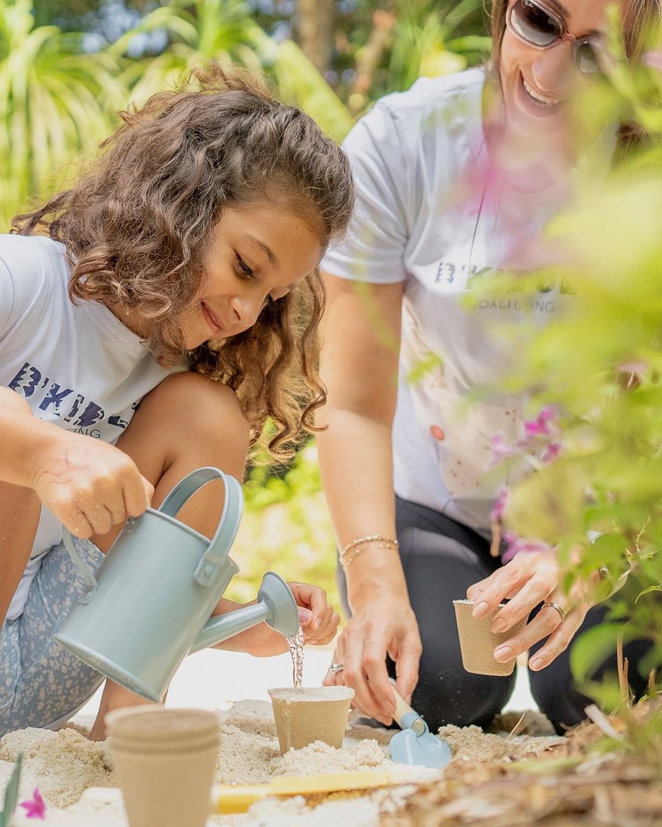 Teach your little ones to enjoy a greener holiday! 📷 joalibeing #MaldivianAdventures #Maldives #VisitMaldives #SunnySideOfLife #GreenTravelWithKids #MakingMemoriesThatMatter #IslandLearning