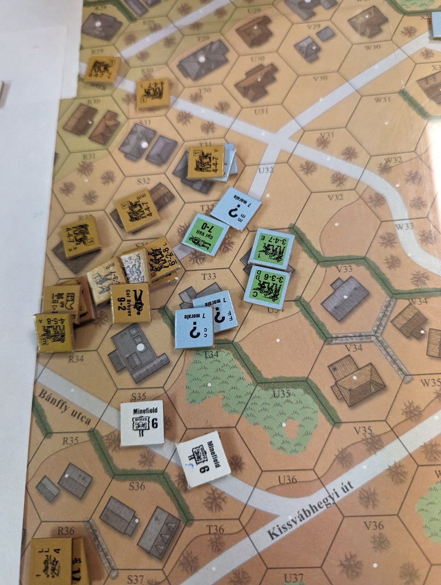 the2halfsquads's tweet image. Scenario FB4: HKL 259  Ends as the Soviets push through on the left flank.  They need to exit points.  A holding force on the right flank worked as it tied down many of the best German defenders. #MultiManPub #advancedsquadleader #wargames