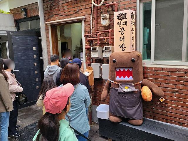 seoulnavii's tweet photo. 🌟ソウルの注目スポット、聖水洞（ソンスドン）に行ってきました！韓国焼酎「チャミスル」で有名な眞露や、化粧品ブランド「HERA」、さらに、敏感肌に優しいKliars(クレアス)などのポップアップストアがあります！ディオールも見学できます。🛍️詳しくは→https://t.co/WmUwMOsiSw #聖水洞 #ソウル観光 https://t.co/AXIxwdK1YS