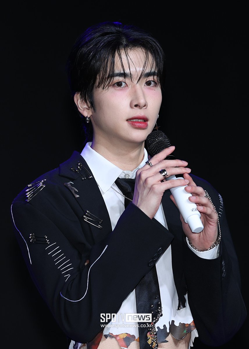 KPOPFAVE_'s tweet image. [240508] Hey there! 📢🐺 To celebrate the big day, we're here at @OFFICIAL_LDY's media showcase for his 1st Mini Album #HOWLING in Seoul right now. Let us know how excited you guys are and here you go the photos! 📸 #UP10TION #업텐션 #LEEDONGYEOL #이동열 #DRIPDROP