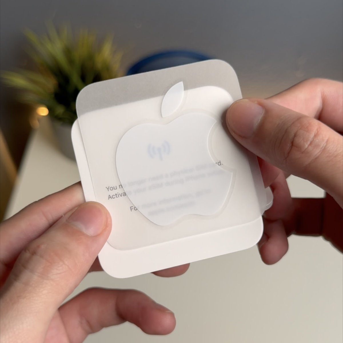theapplehub's tweet photo. Apple stickers will not be included in the box with the new iPad Pro and iPad Air due to Apple’s environmental goals

However, if you buy a new iPad from an Apple Store, you can receive stickers upon request 

Source: @9to5mac https://t.co/3HzJEmQB5r