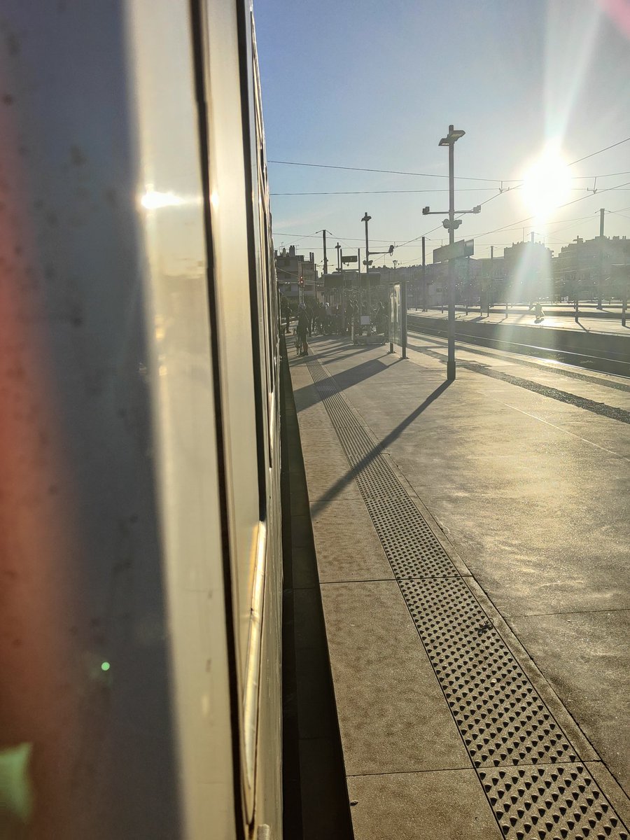 Mercredi 08 mai 2024
Marseille - Vitrolles 
Train de 6h55 
Retard au départ de 20 minutes.
Raison : trop de vélo dans le train...
Ils sont vraiment très forts à la sncf.
Et bien sûr aucune excuse...