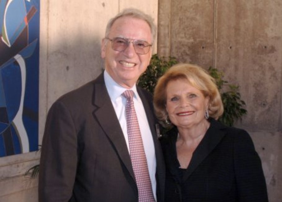The Salk Institute lost one of its greatest supporters and one of San Diego’s most generous philanthropists when Joan Jacobs died on May 6, 2024, in La Jolla, California. Our thoughts are with the Jacobs family as we extend our heartfelt condolences during this time.