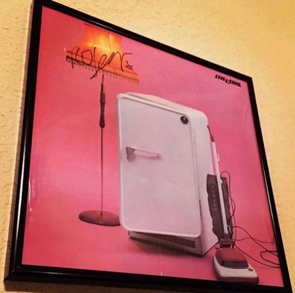 Released in the UK in May 1979, ‘Three Imaginary Boys’, the debut album by @TheCure. Featuring “10:15 Saturday Night”, “Fire in Cairo”, “Boys Don’t Cry” and the cover of @JimiHendrix’s “Foxey Lady.” My copy signed by @RobertSmith in 2001. Happy 45th anniversary!