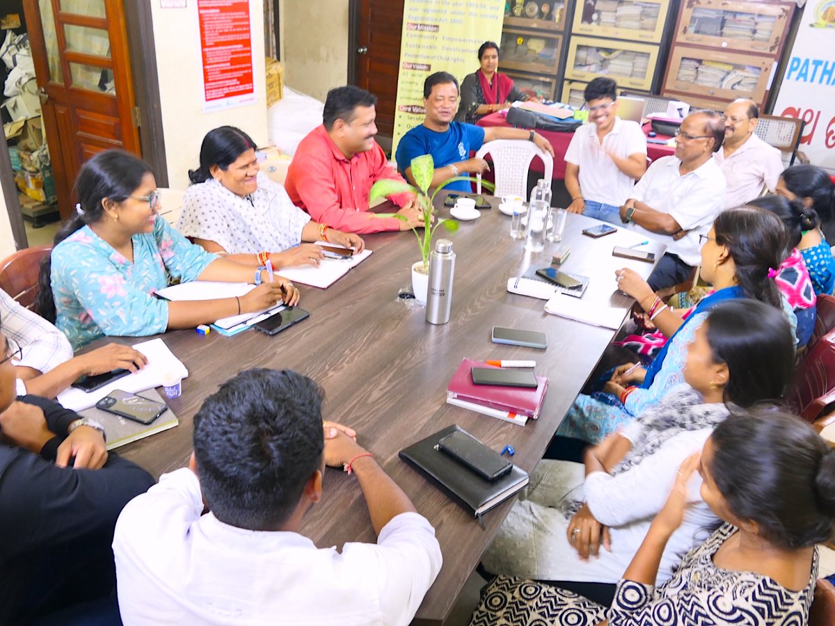 sndeep's tweet photo. Our team is planning to assess the impact of climate change in 6 slum settlements of #Khordha #Odisha. In a meeting to discuss the methodology and questionnaire #CCWD @ActionAidIndia https://t.co/bggACsqPN6