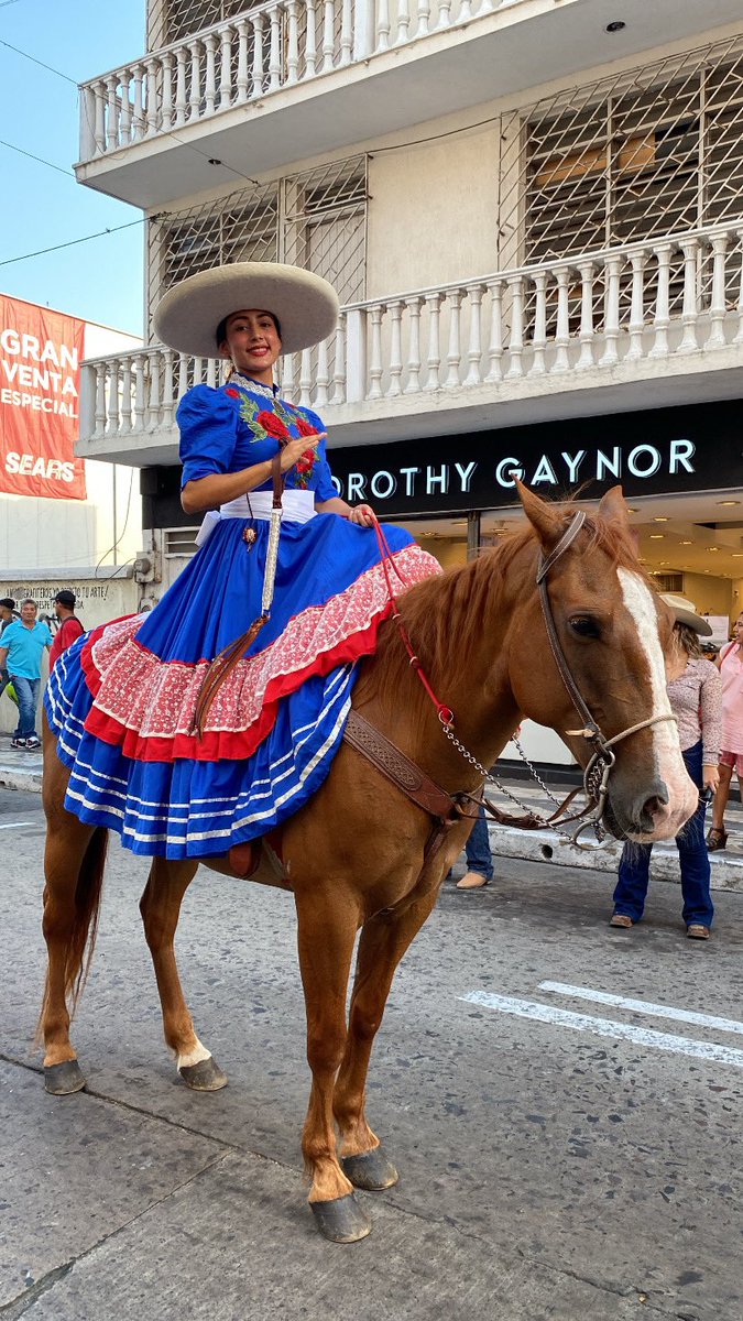 Hoy, en la cabalgata de la Expo ganandera Ylang Ylang de #BocaDelRio, en #Veracruz 🐎