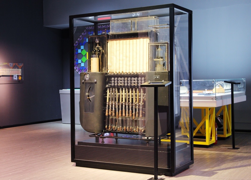 We know the first computers ever ran on vacuum tubes. But today I learnt, way back in the 1930s, a Russian scientist named Vladimir Lukyanov built a computer that ran on water!
#TechTrivia #technology #wednesdaythought #firstcomputer